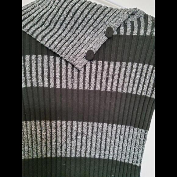 True Rock Ladies Gray Black Sweater Oversized Collar Buttons F (XS) Juniors - Picture 3 of 7